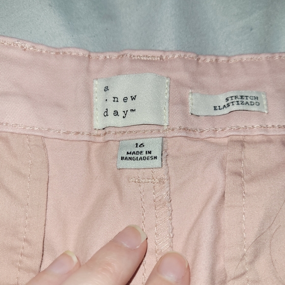 54$10 Women's Shorts Size 16 - Picture 3 of 3